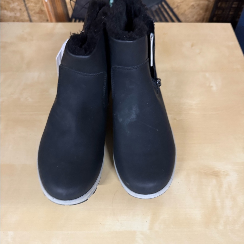Superdry Dark Tone Footwear but Khombu